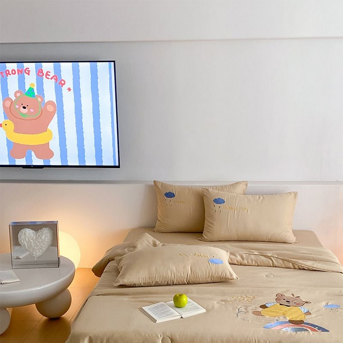 91家纺网 家纺一手货源 找家纺 鸣升家纺 2026新款全棉夏被双层纱贴布绣100%棉花夏被四件套 彩虹小熊-卡其