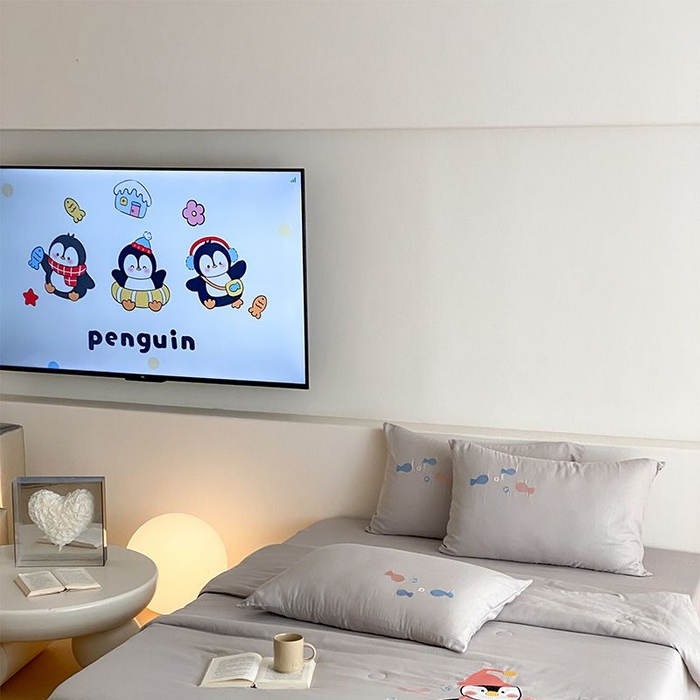 91家纺网 家纺一手货源 找家纺 鸣升家纺 2026新款全棉夏被双层纱贴布绣100%棉花夏被四件套 快乐企鹅-灰