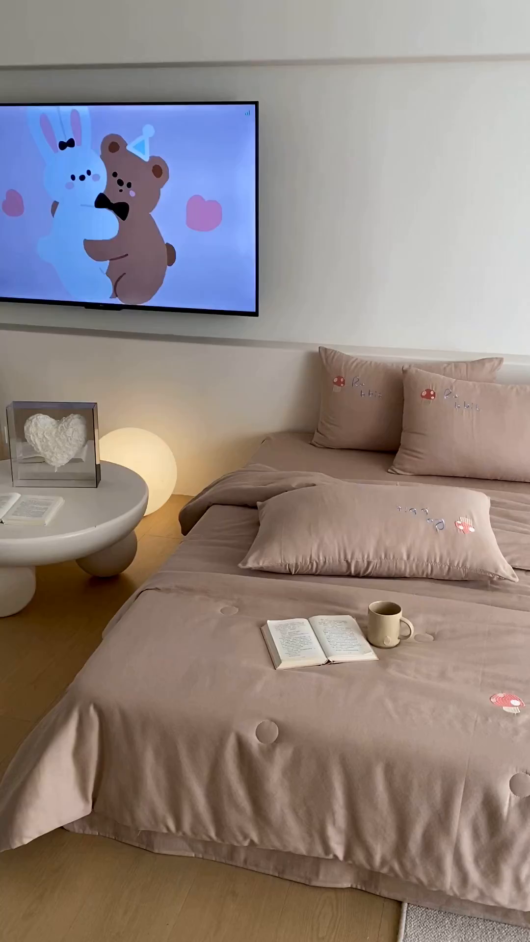 91家纺网 家纺一手货源 找家纺 鸣升家纺 2026新款全棉夏被双层纱贴布绣100%棉花夏被四件套 蘑菇小兔-咖