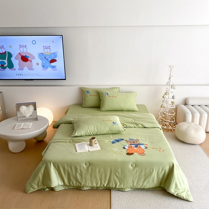 91家纺网 家纺一手货源 找家纺 鸣升家纺 2026新款全棉夏被双层纱贴布绣100%棉花夏被四件套 熊熊乐园-绿