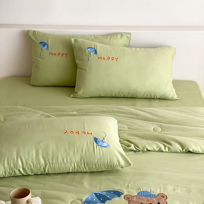 91家纺网 家纺一手货源 找家纺 鸣升家纺 2026新款全棉夏被双层纱贴布绣100%棉花夏被四件套 熊熊乐园-绿