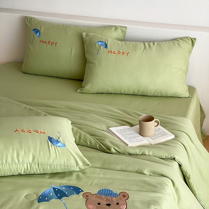 91家纺网 家纺一手货源 找家纺 鸣升家纺 2026新款全棉夏被双层纱贴布绣100%棉花夏被四件套 熊熊乐园-绿