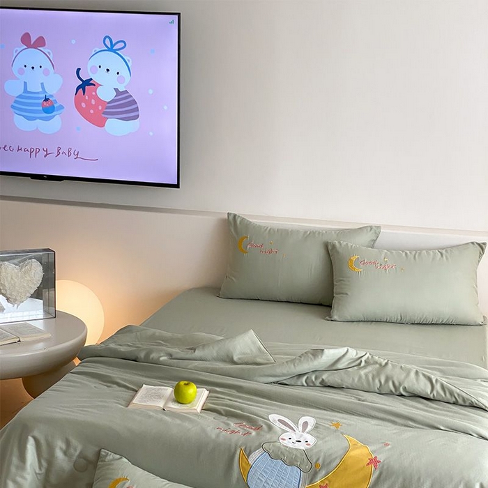 91家纺网 家纺一手货源 找家纺 鸣升家纺 2026新款全棉夏被双层纱贴布绣100%棉花夏被四件套 月牙兔兔-水绿