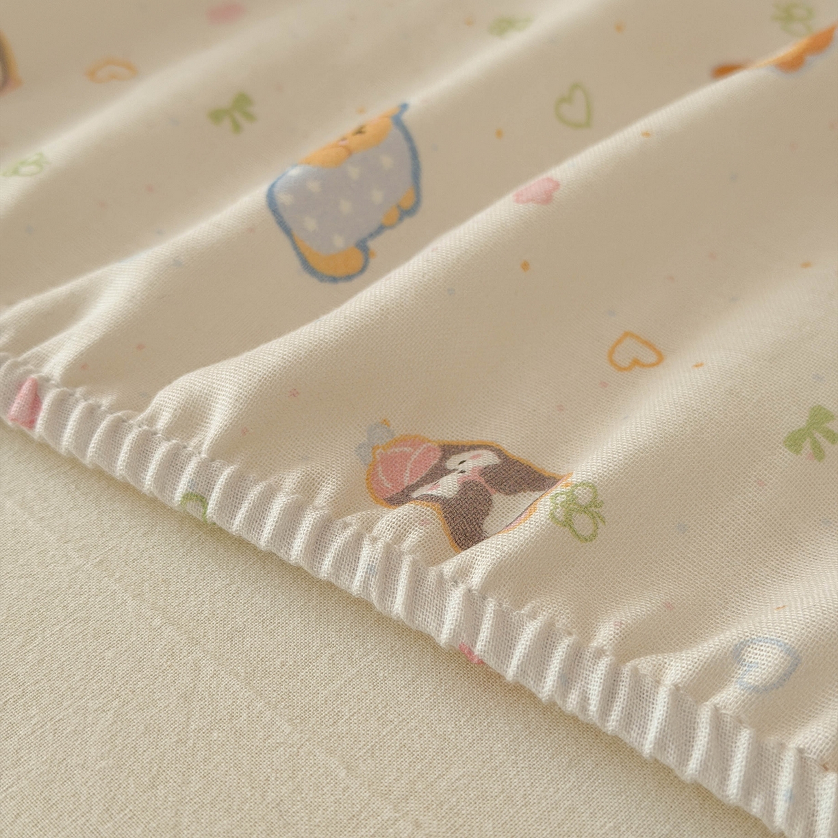 91家纺网 家纺一手货源 找家纺 嗨生活 2026新款儿童婴儿床床笠全棉纯棉双层纱床笠席梦思套拼床床笠套 缤纷小狗