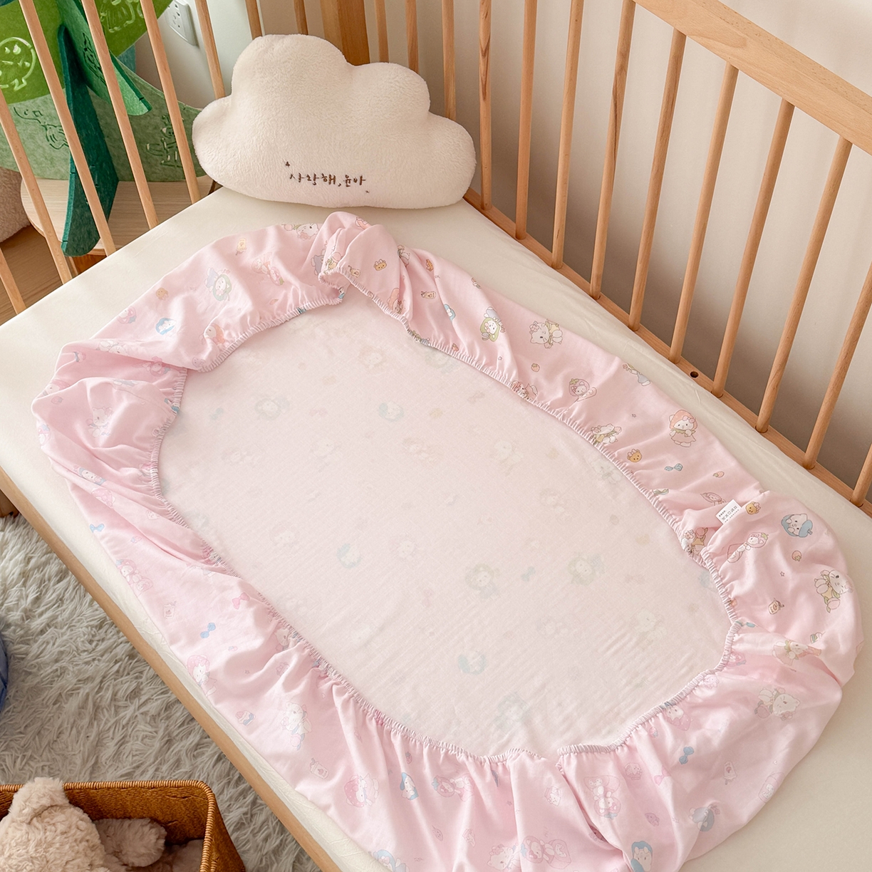 91家纺网 家纺一手货源 找家纺 嗨生活 2026新款儿童婴儿床床笠全棉纯棉双层纱床笠席梦思套拼床床笠套 花园萌宠