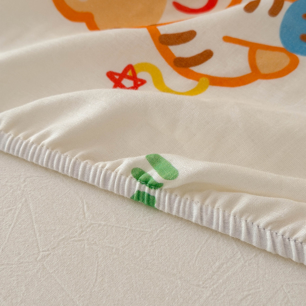 91家纺网 家纺一手货源 找家纺 嗨生活 2026新款儿童婴儿床床笠全棉纯棉双层纱床笠席梦思套拼床床笠套 奇趣欢乐园