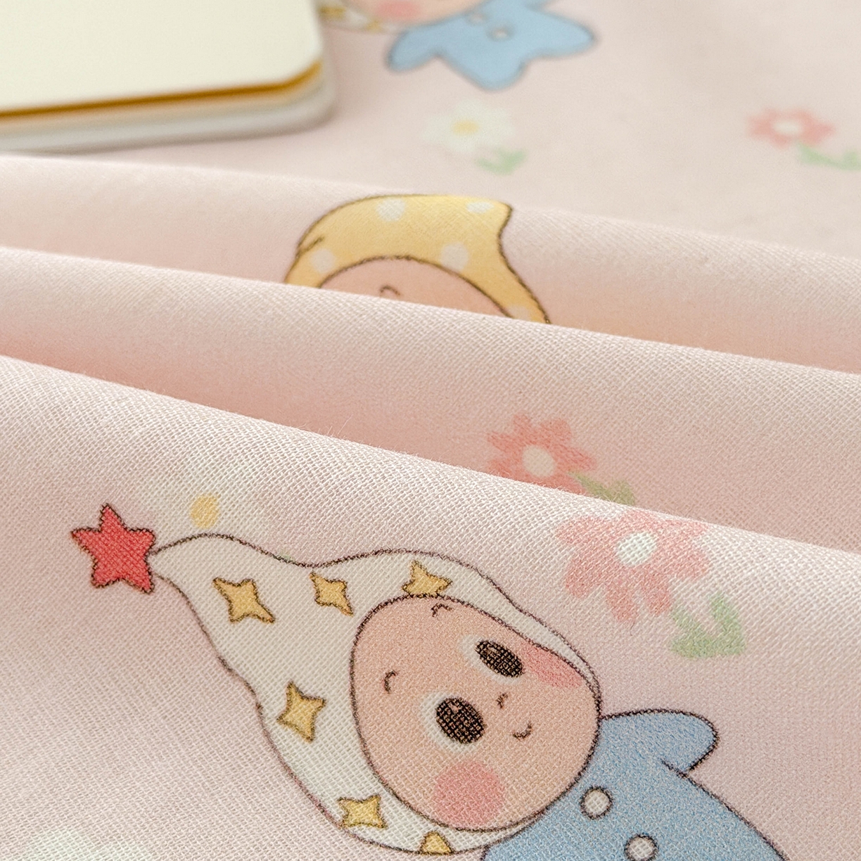 91家纺网 家纺一手货源 找家纺 嗨生活 2026新款儿童婴儿床床笠全棉纯棉双层纱床笠席梦思套拼床床笠套 小星人