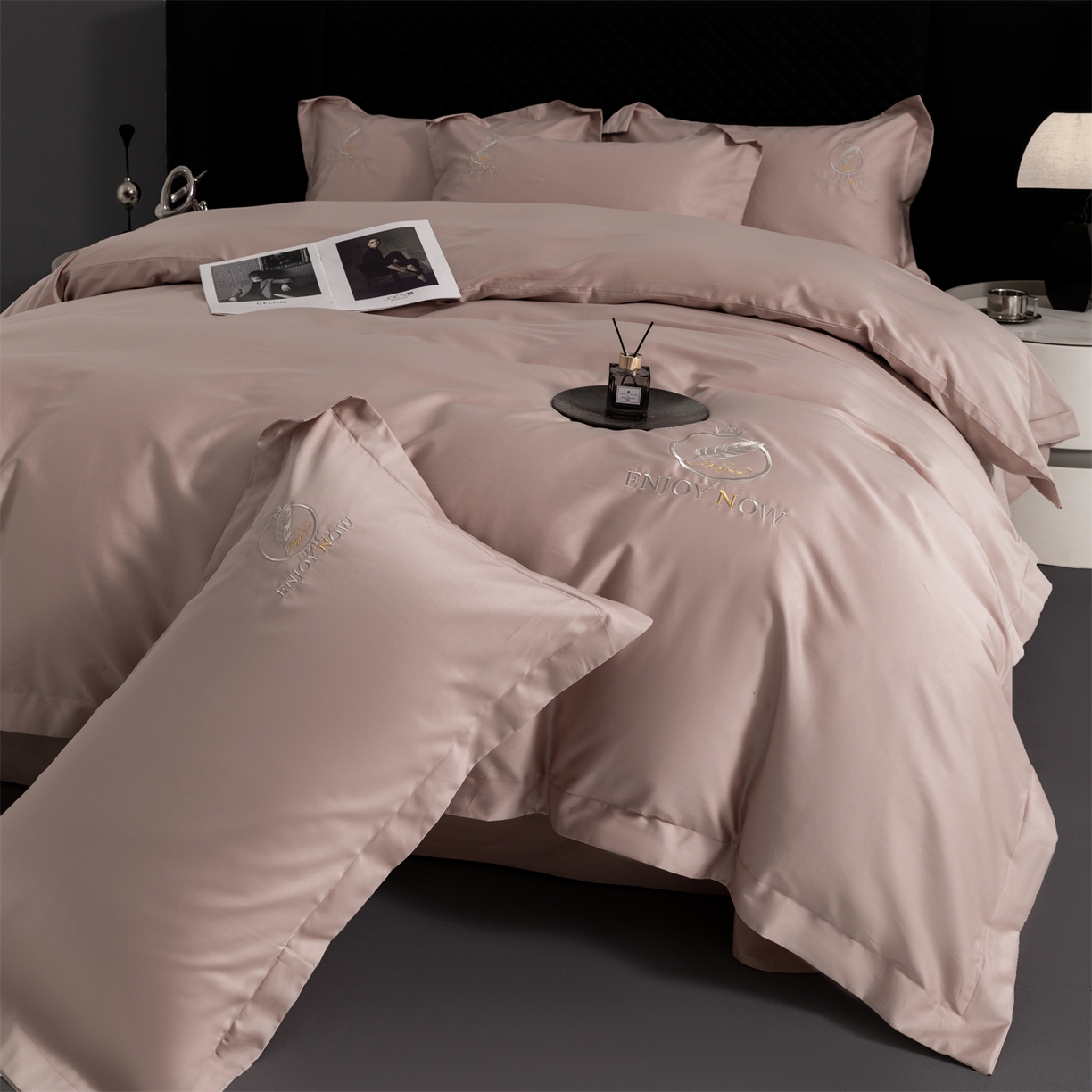 91家纺网 家纺一手货源 找家纺 宝时兰 2026新款100支全棉50x50s长绒棉刺绣绣花纯棉贡缎四件套高档礼盒 清序-粉