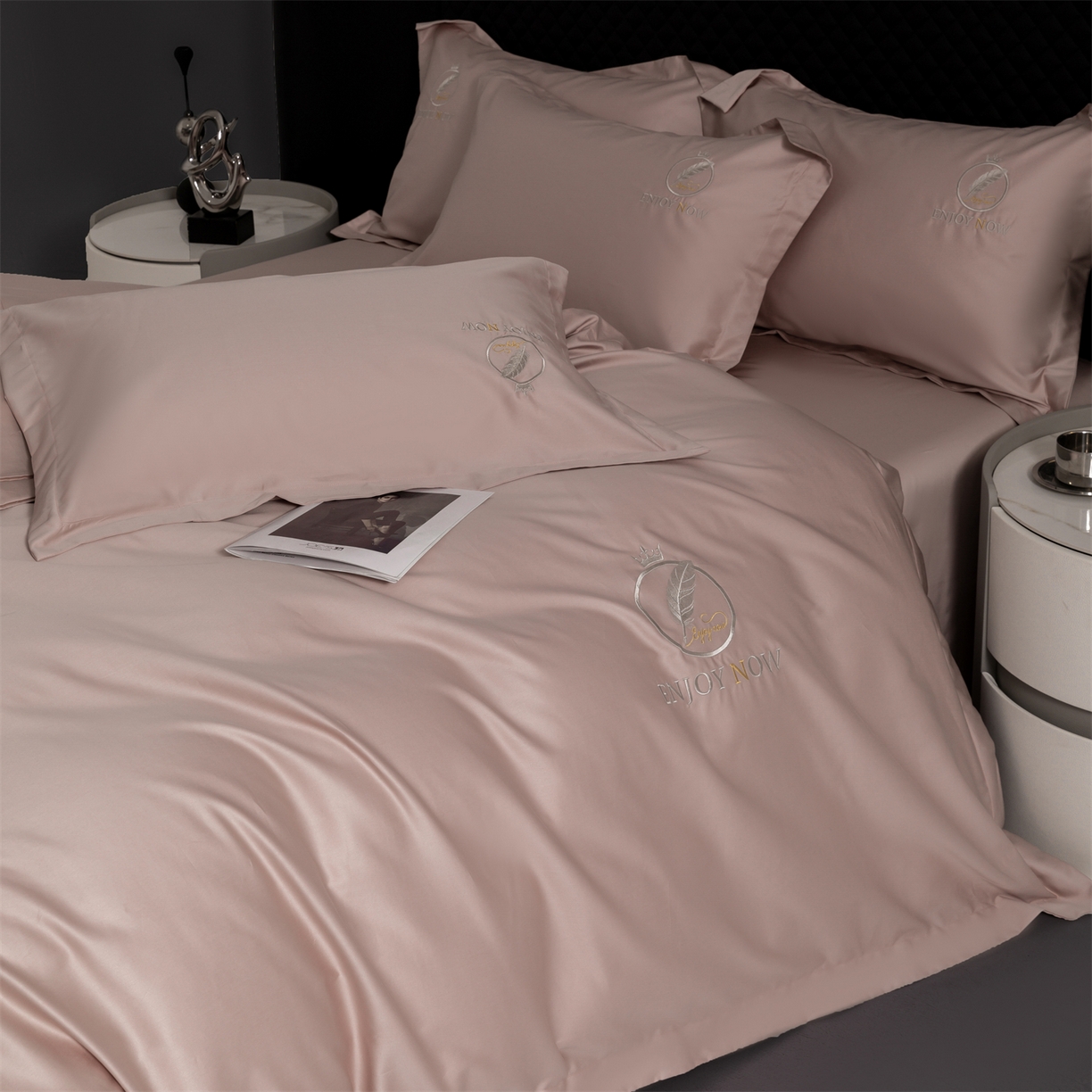 91家纺网 家纺一手货源 找家纺 宝时兰 2026新款100支全棉50x50s长绒棉刺绣绣花纯棉贡缎四件套高档礼盒 清序-粉