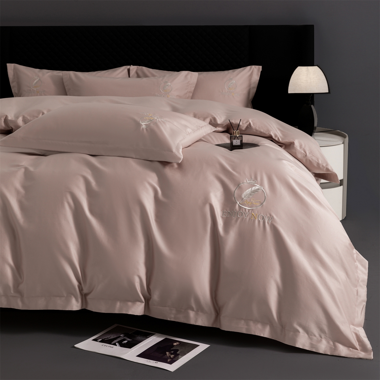 91家纺网 家纺一手货源 找家纺 宝时兰 2026新款100支全棉50x50s长绒棉刺绣绣花纯棉贡缎四件套高档礼盒 清序-粉