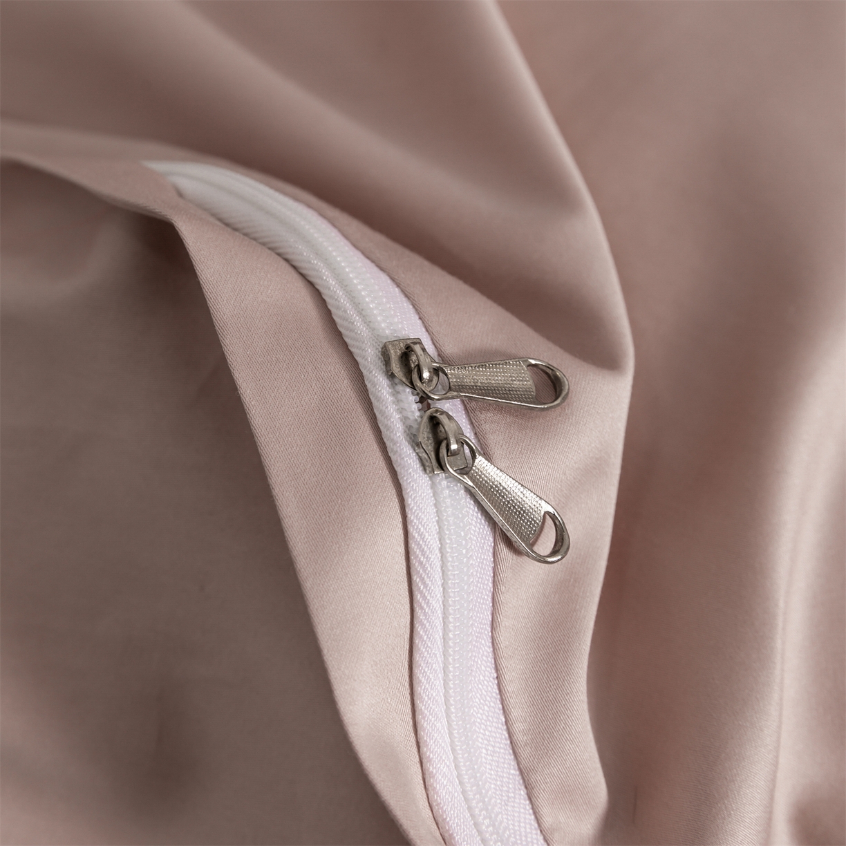 91家纺网 家纺一手货源 找家纺 宝时兰 2026新款100支全棉50x50s长绒棉刺绣绣花纯棉贡缎四件套高档礼盒 清序-粉