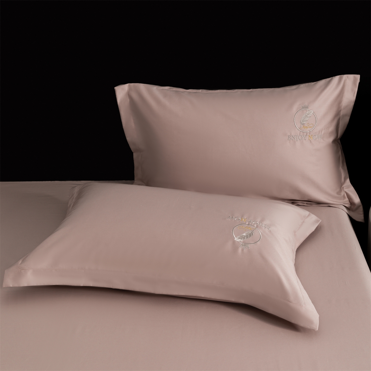 91家纺网 家纺一手货源 找家纺 宝时兰 2026新款100支全棉50x50s长绒棉刺绣绣花纯棉贡缎四件套高档礼盒 清序-粉