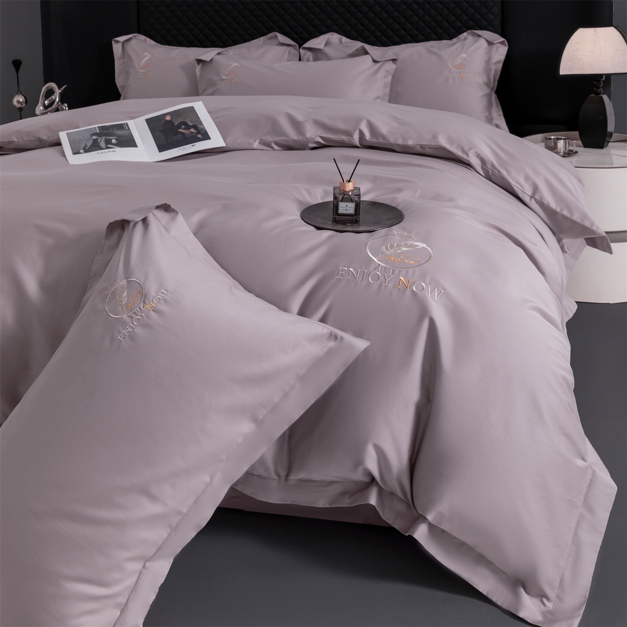 91家纺网 家纺一手货源 找家纺 宝时兰 2026新款100支全棉50x50s长绒棉刺绣绣花纯棉贡缎四件套高档礼盒 清序-粉紫