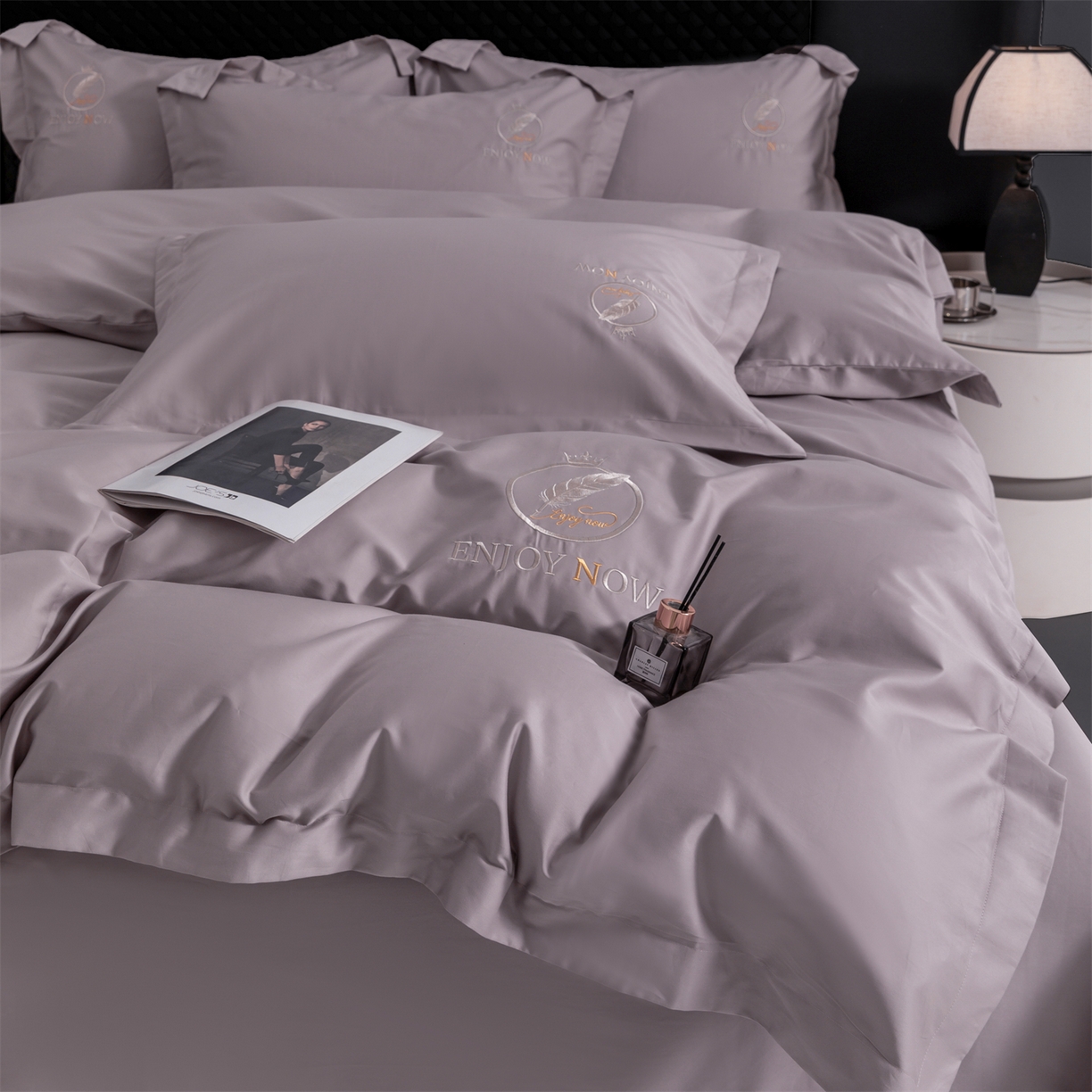 91家纺网 家纺一手货源 找家纺 宝时兰 2026新款100支全棉50x50s长绒棉刺绣绣花纯棉贡缎四件套高档礼盒 清序-粉紫