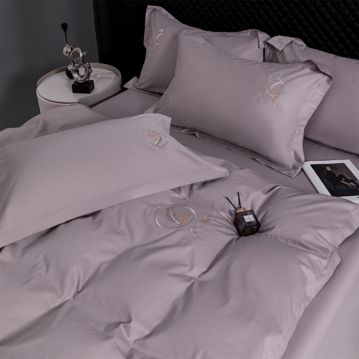 91家纺网 家纺一手货源 找家纺 宝时兰 2026新款100支全棉50x50s长绒棉刺绣绣花纯棉贡缎四件套高档礼盒 清序-粉紫