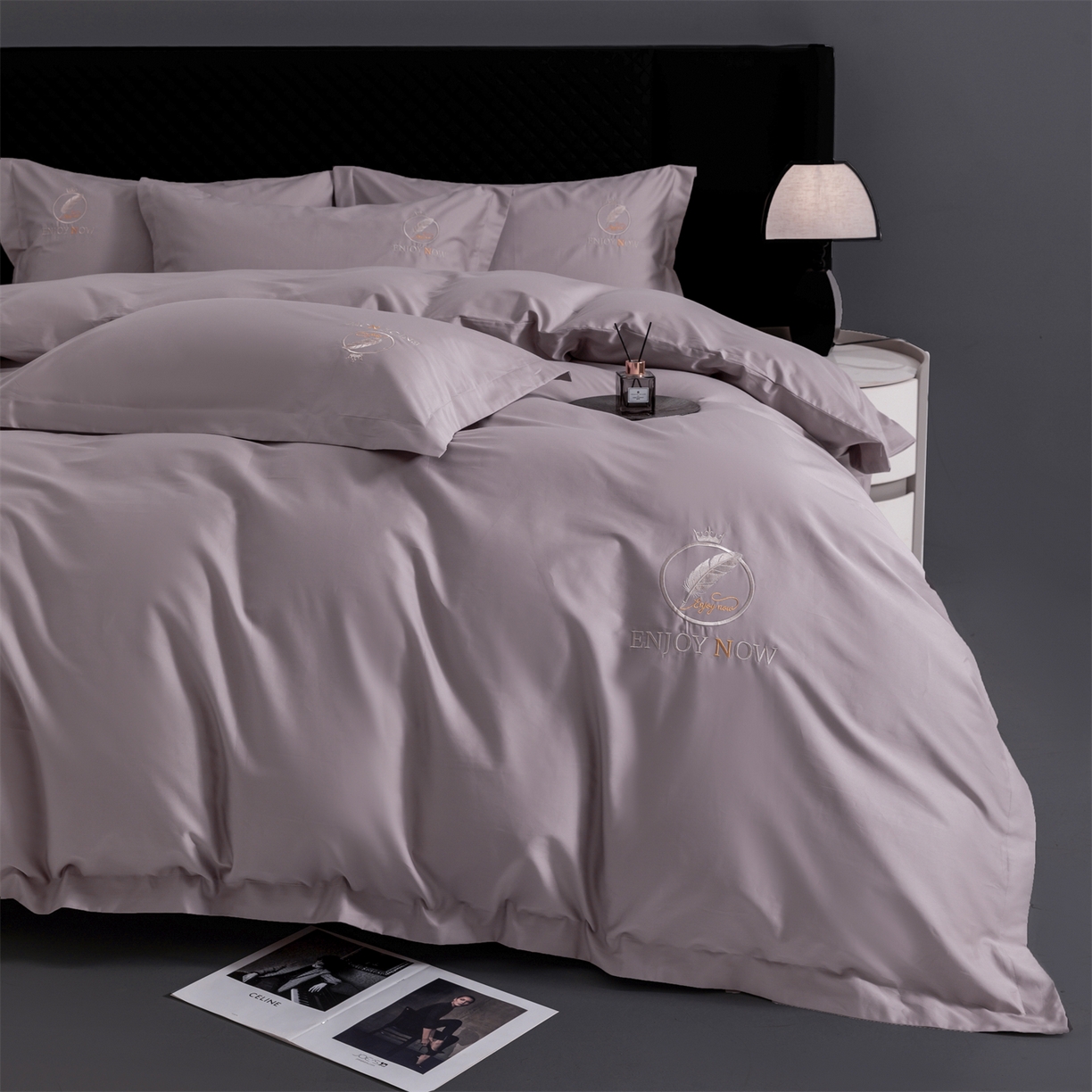 91家纺网 家纺一手货源 找家纺 宝时兰 2026新款100支全棉50x50s长绒棉刺绣绣花纯棉贡缎四件套高档礼盒 清序-粉紫