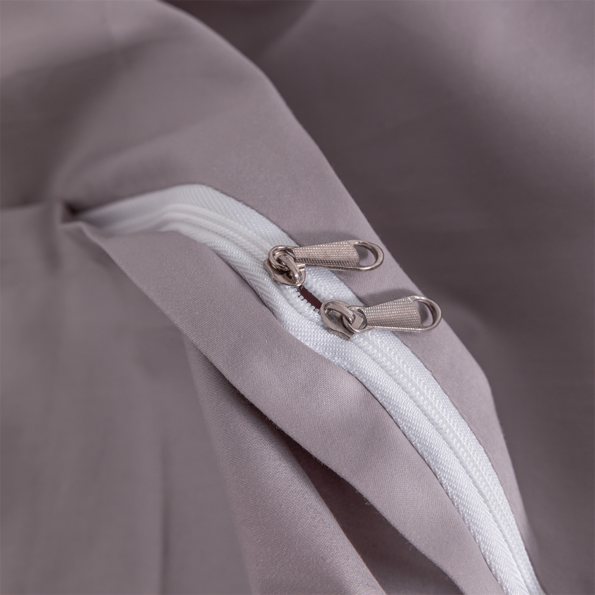 91家纺网 家纺一手货源 找家纺 宝时兰 2026新款100支全棉50x50s长绒棉刺绣绣花纯棉贡缎四件套高档礼盒 清序-粉紫