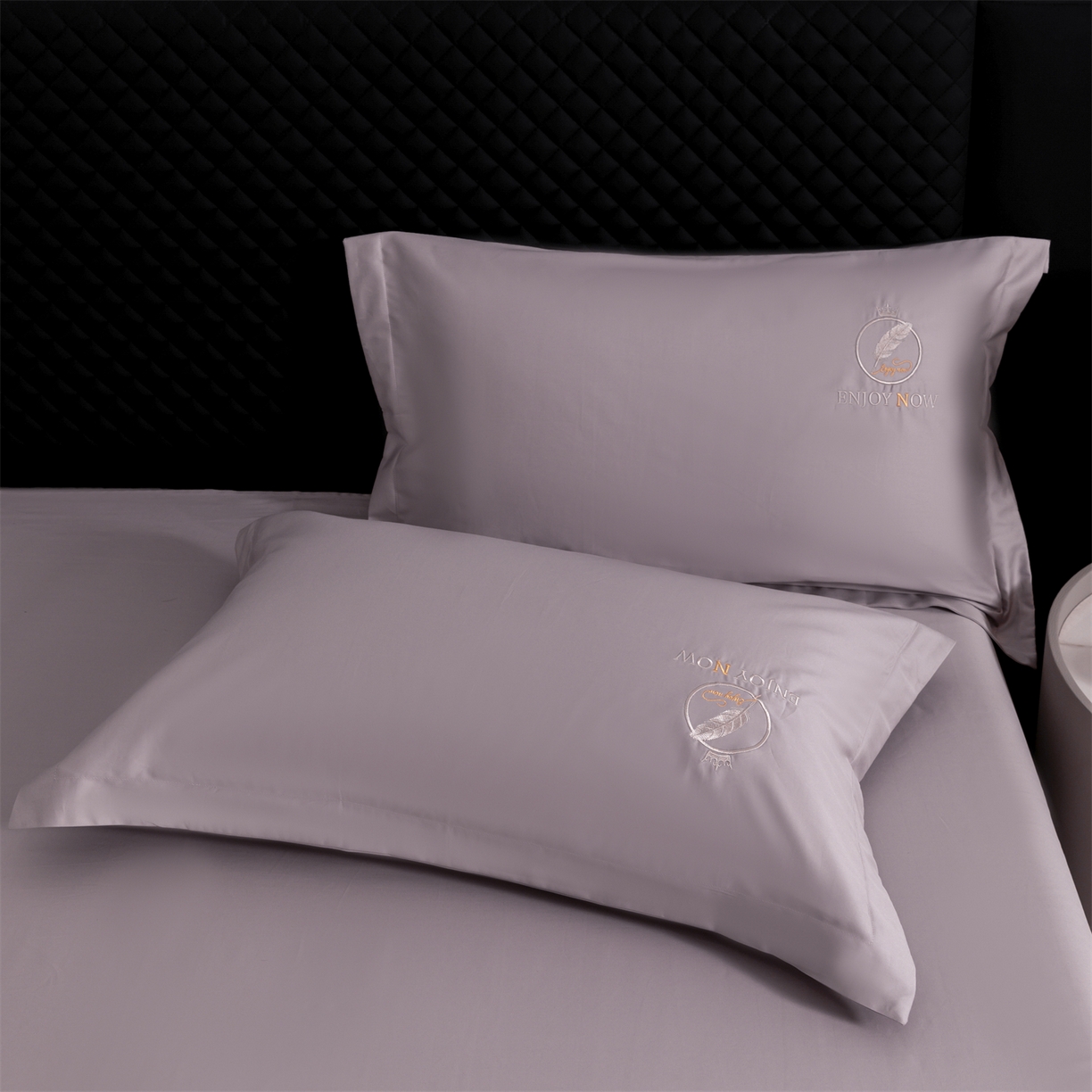 91家纺网 家纺一手货源 找家纺 宝时兰 2026新款100支全棉50x50s长绒棉刺绣绣花纯棉贡缎四件套高档礼盒 清序-粉紫