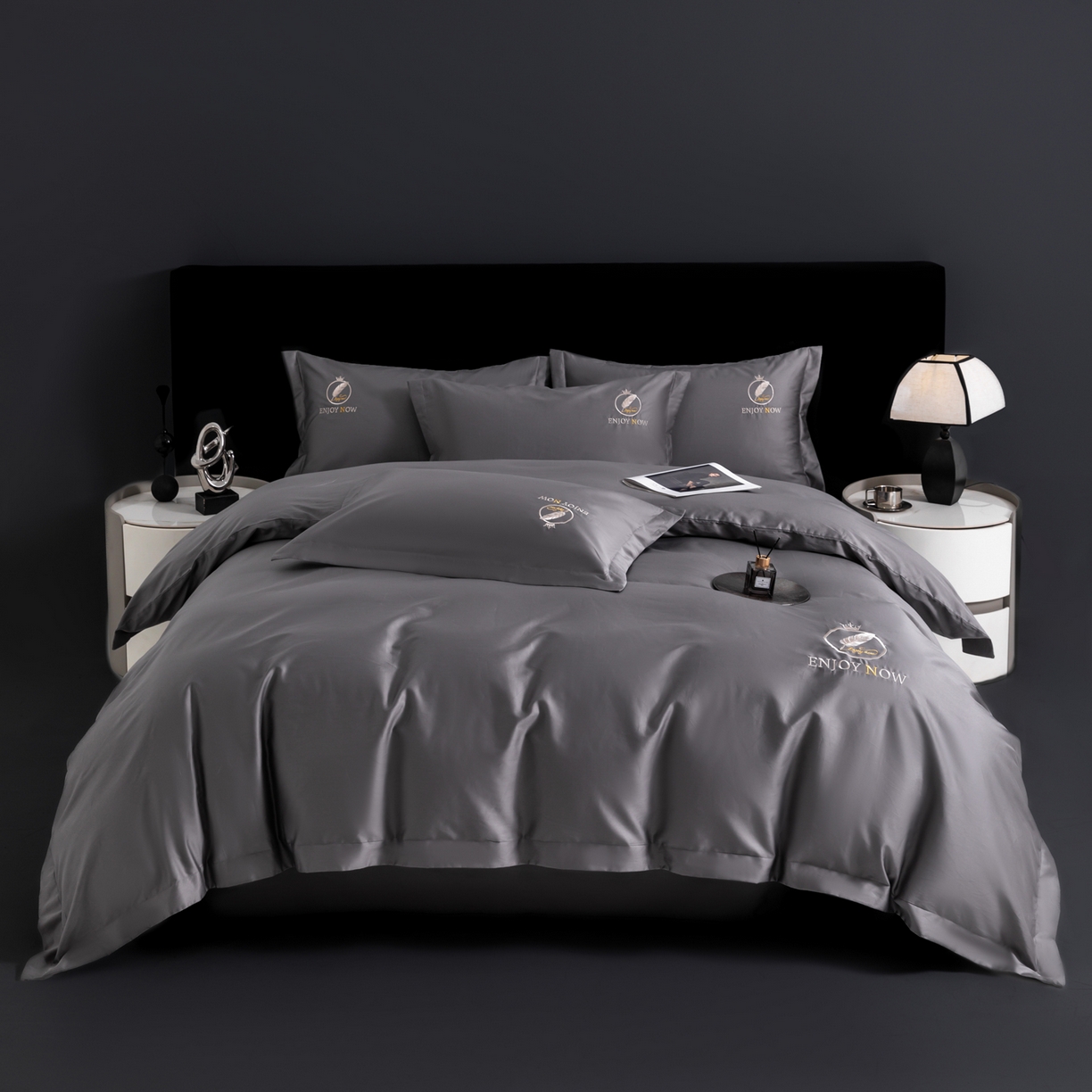 91家纺网 家纺一手货源 找家纺 宝时兰 2026新款100支全棉50x50s长绒棉刺绣绣花纯棉贡缎四件套高档礼盒 清序-深灰