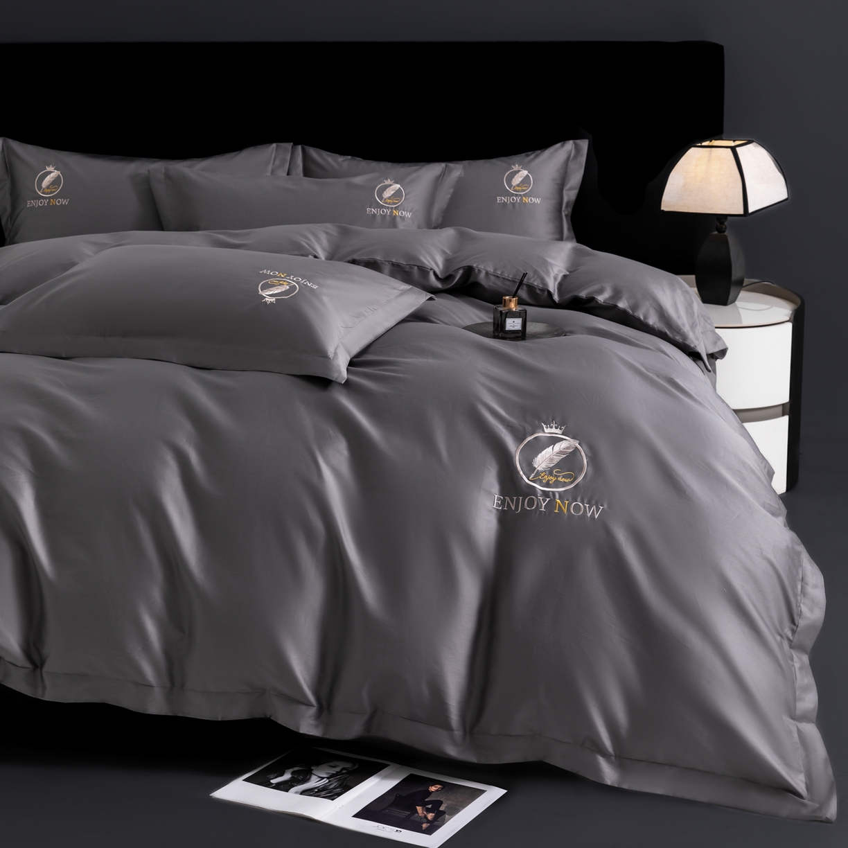 91家纺网 家纺一手货源 找家纺 宝时兰 2026新款100支全棉50x50s长绒棉刺绣绣花纯棉贡缎四件套高档礼盒 清序-深灰