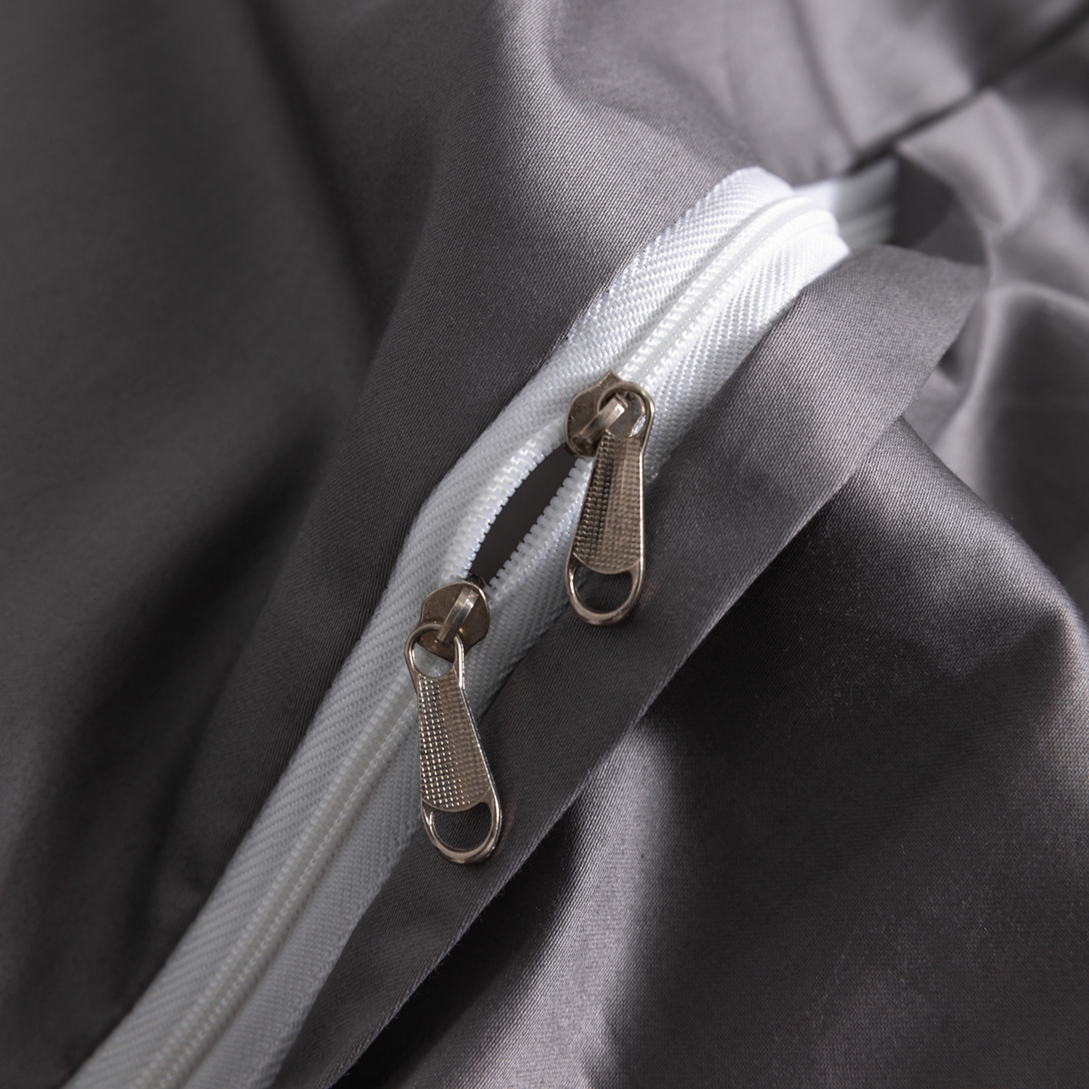 91家纺网 家纺一手货源 找家纺 宝时兰 2026新款100支全棉50x50s长绒棉刺绣绣花纯棉贡缎四件套高档礼盒 清序-深灰