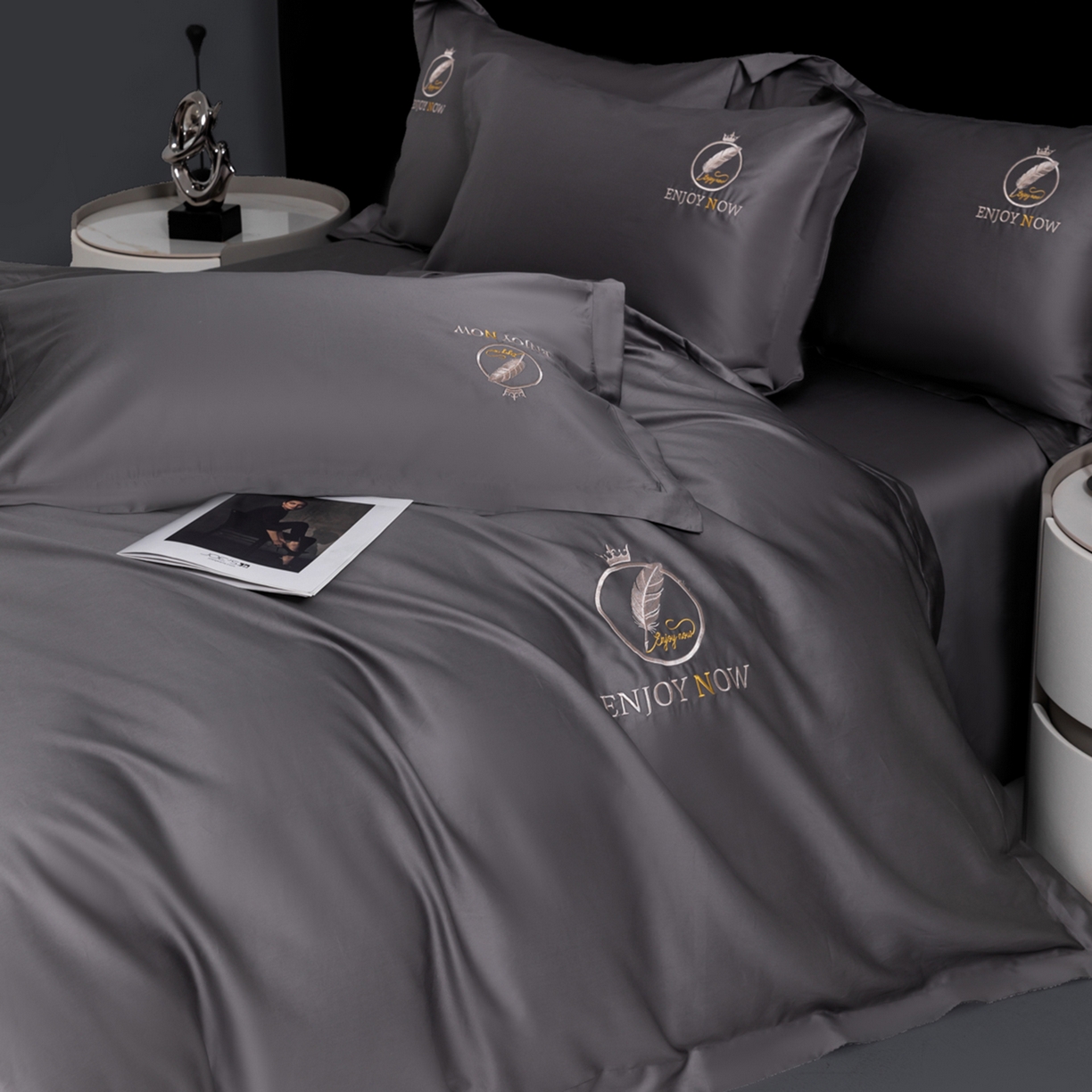 91家纺网 家纺一手货源 找家纺 宝时兰 2026新款100支全棉50x50s长绒棉刺绣绣花纯棉贡缎四件套高档礼盒 清序-深灰