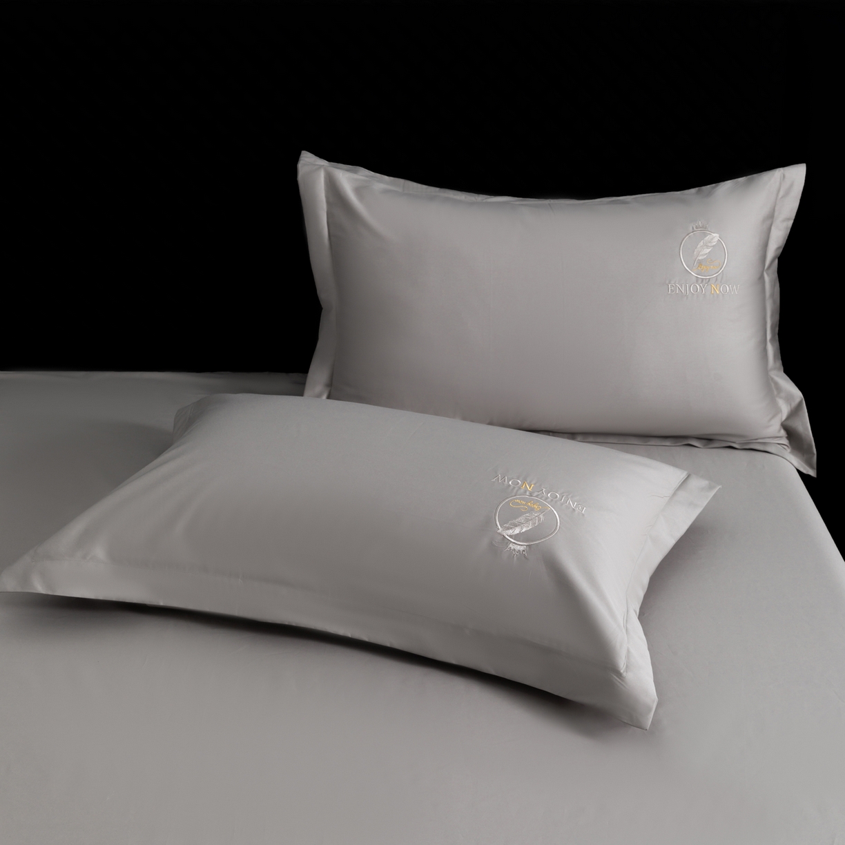 91家纺网 家纺一手货源 找家纺 宝时兰 2026新款100支全棉50x50s长绒棉刺绣绣花纯棉贡缎四件套高档礼盒 清序-云灰