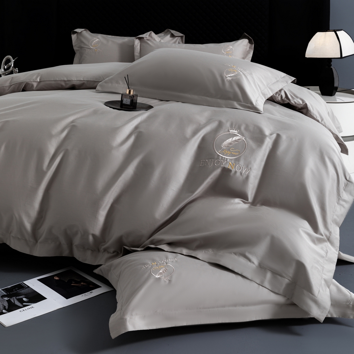 91家纺网 家纺一手货源 找家纺 宝时兰 2026新款100支全棉50x50s长绒棉刺绣绣花纯棉贡缎四件套高档礼盒 清序-云灰