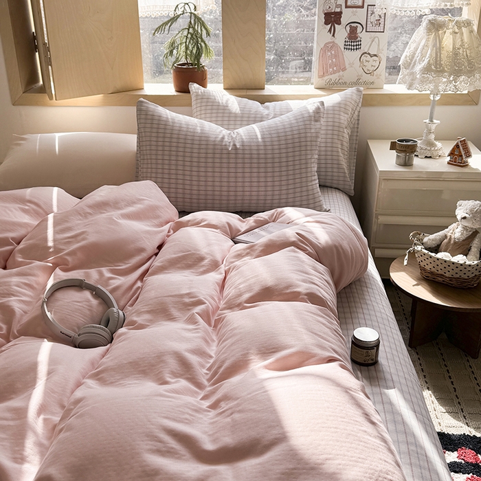 91家纺网 家纺一手货源 找家纺 爱思佳 2026新款全棉双层纱混搭格子系列四件套 粉-追光