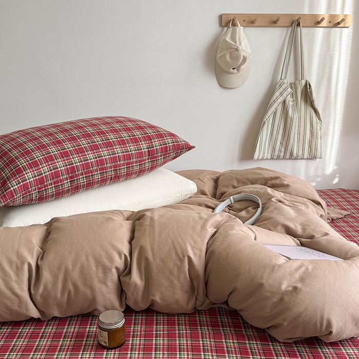91家纺网 家纺一手货源 找家纺 爱思佳 2026新款全棉双层纱混搭格子系列四件套 肉桂-赫本红