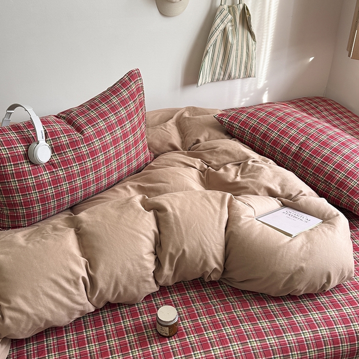 91家纺网 家纺一手货源 找家纺 爱思佳 2026新款全棉双层纱混搭格子系列四件套 肉桂-赫本红