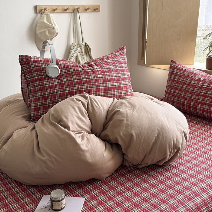 91家纺网 家纺一手货源 找家纺 爱思佳 2026新款全棉双层纱混搭格子系列四件套 肉桂-赫本红