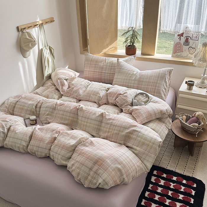 91家纺网 家纺一手货源 找家纺 爱思佳 2026新款全棉双层纱混搭格子系列四件套 逐风-紫