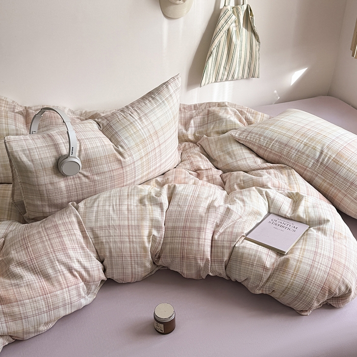 91家纺网 家纺一手货源 找家纺 爱思佳 2026新款全棉双层纱混搭格子系列四件套 逐风-紫