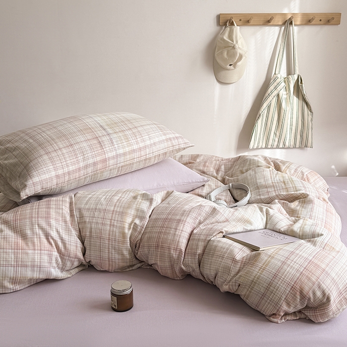 91家纺网 家纺一手货源 找家纺 爱思佳 2026新款全棉双层纱混搭格子系列四件套 逐风-紫