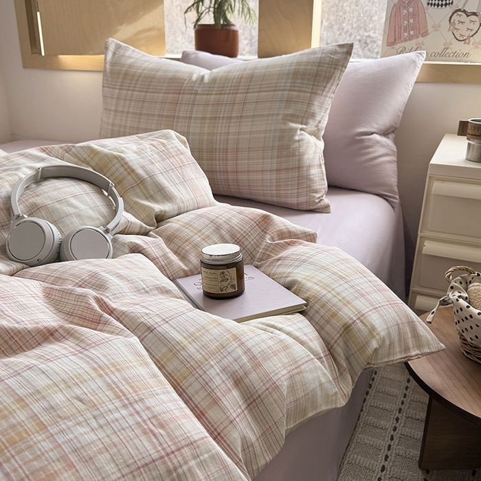 91家纺网 家纺一手货源 找家纺 爱思佳 2026新款全棉双层纱混搭格子系列四件套 逐风-紫