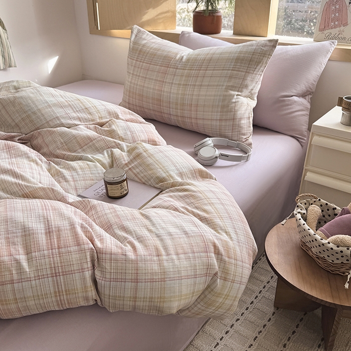 91家纺网 家纺一手货源 找家纺 爱思佳 2026新款全棉双层纱混搭格子系列四件套 逐风-紫