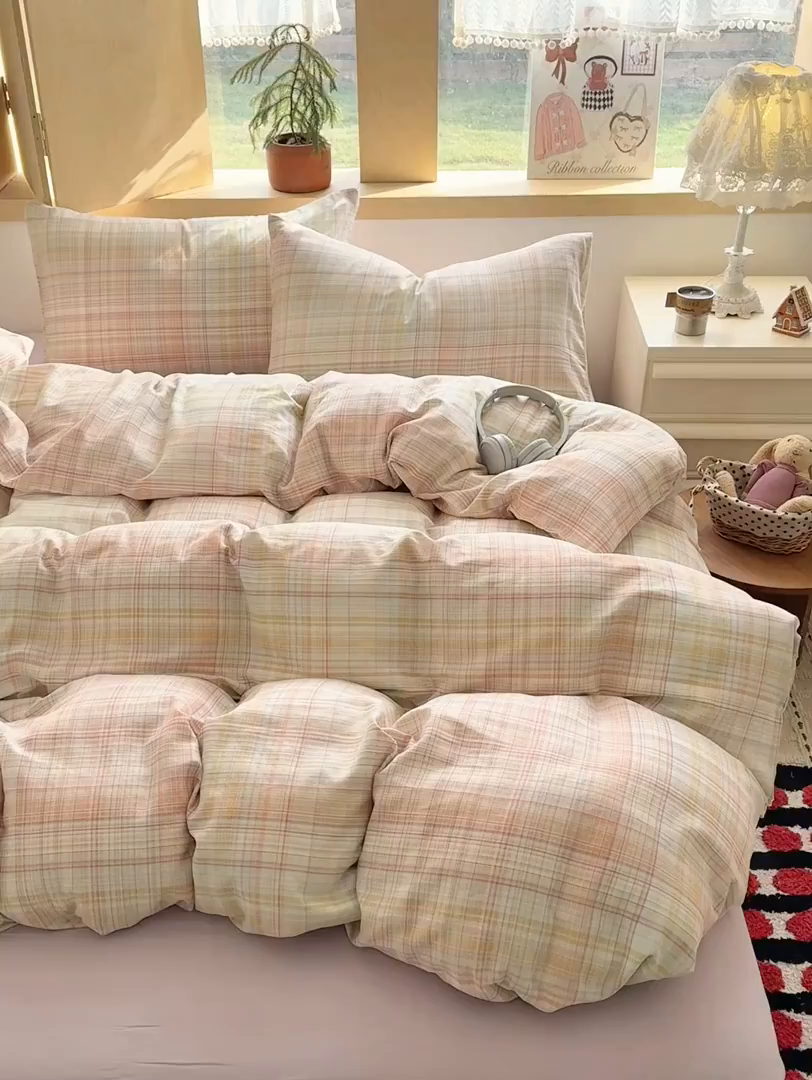 91家纺网 家纺一手货源 找家纺 爱思佳 2026新款全棉双层纱混搭格子系列四件套 逐风-紫