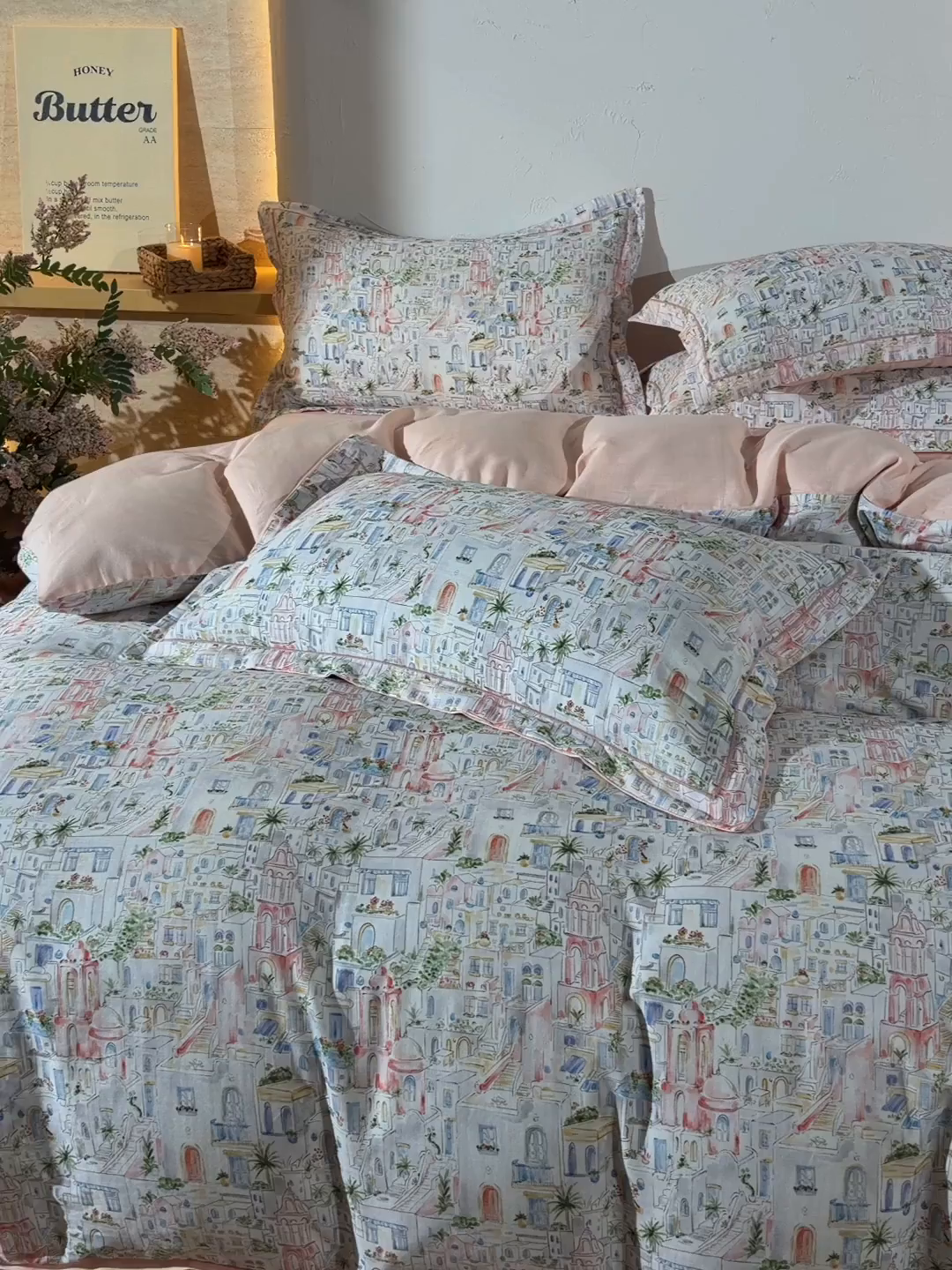 91家纺网 家纺一手货源 找家纺 金昱纺 2026新款全棉纯棉双层纱印花四件套 浪漫小镇-粉