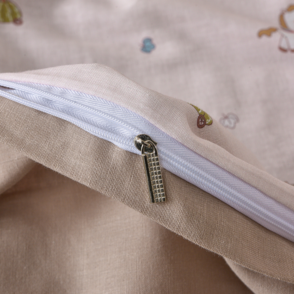 91家纺网 家纺一手货源 找家纺 金昱纺 2026新款全棉纯棉双层纱印花四件套 南瓜马车-咖