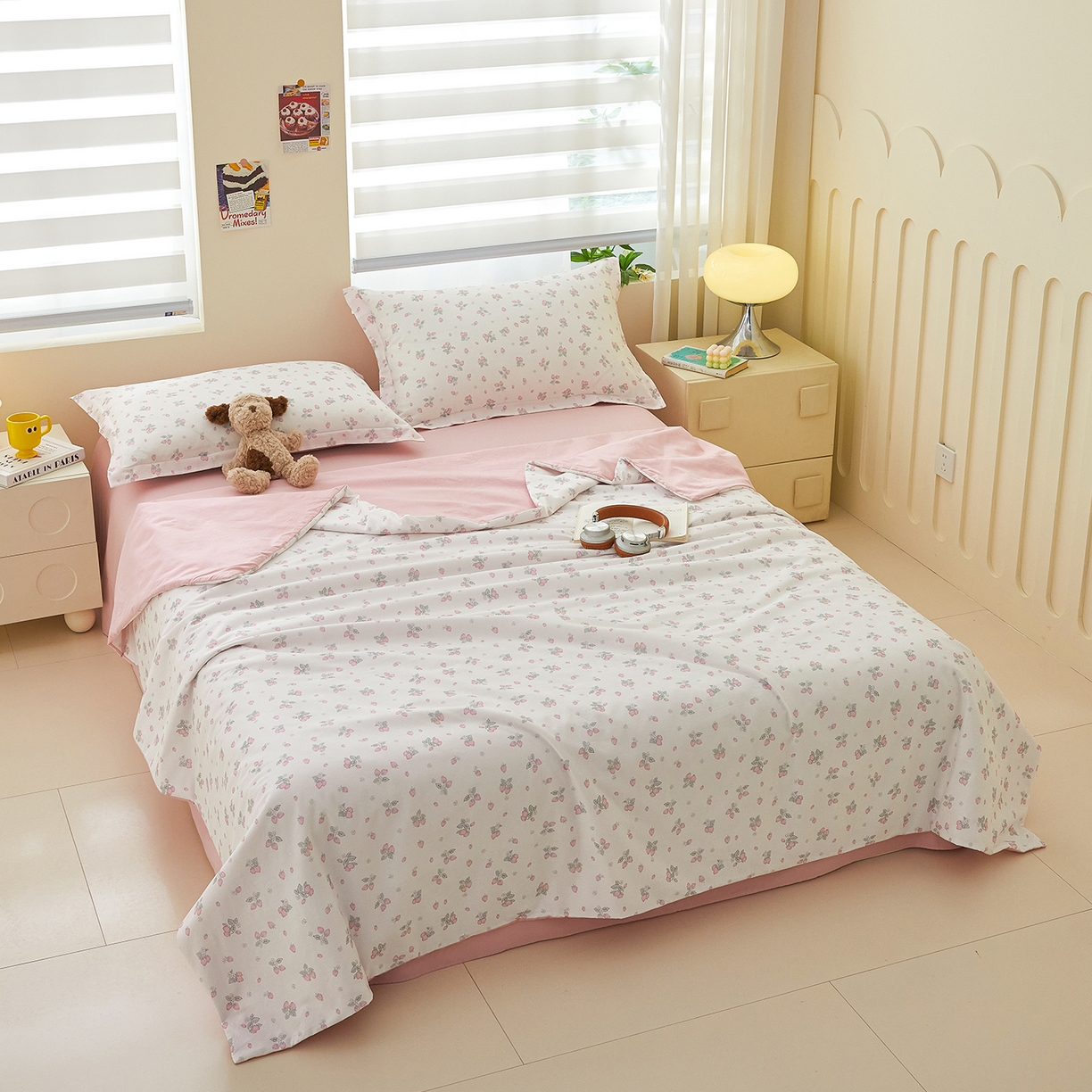 91家纺网 家纺一手货源 找家纺 元元家居（元元被业） 2026新款全棉纯棉13372印花两用夏被夏凉被空调被四件套 草莓