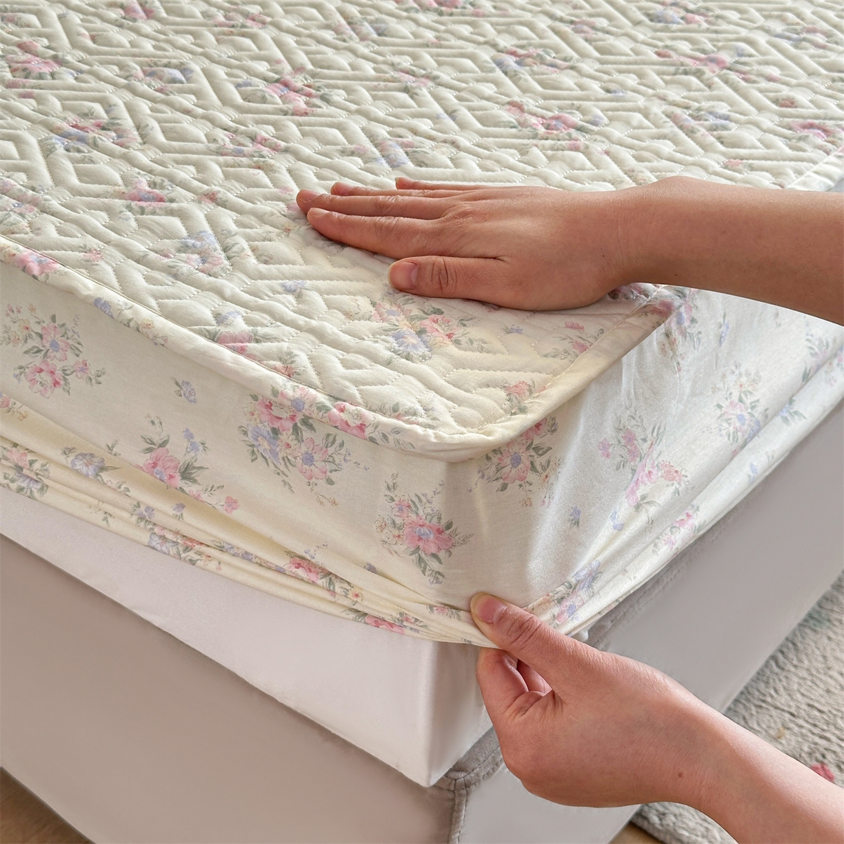 91家纺网 家纺一手货源 找家纺 忘忧草 2026新款清新简约全棉印花夹棉床笠 欧风花影