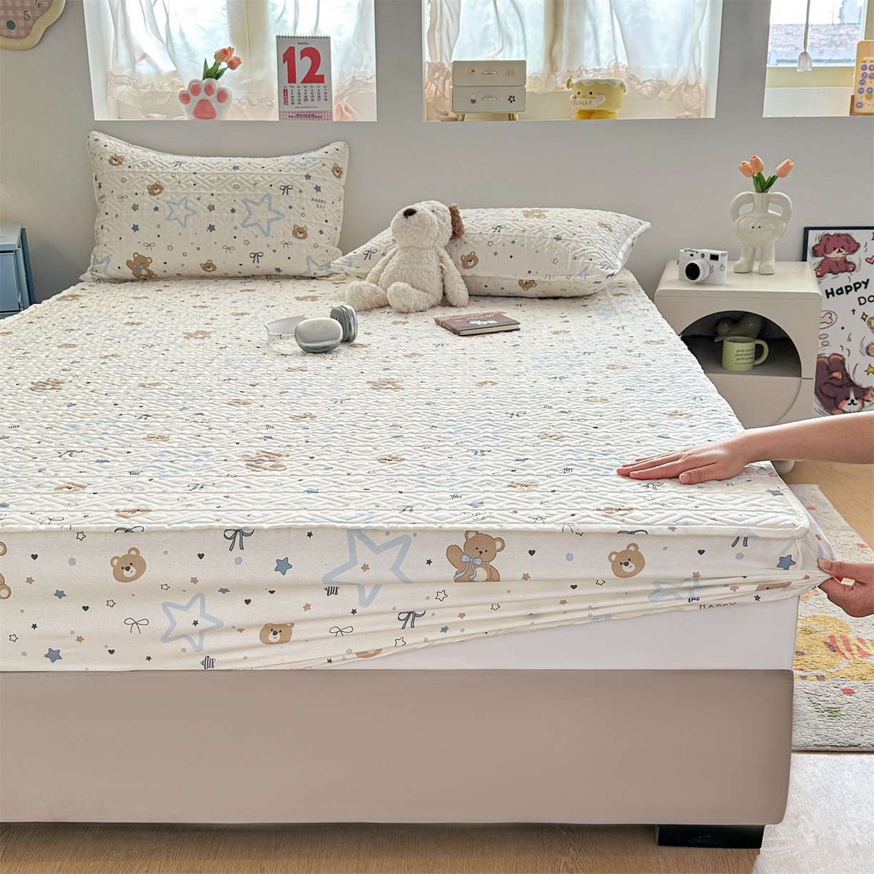 91家纺网 家纺一手货源 找家纺 忘忧草 2026新款清新简约全棉印花夹棉床笠 小熊天文馆