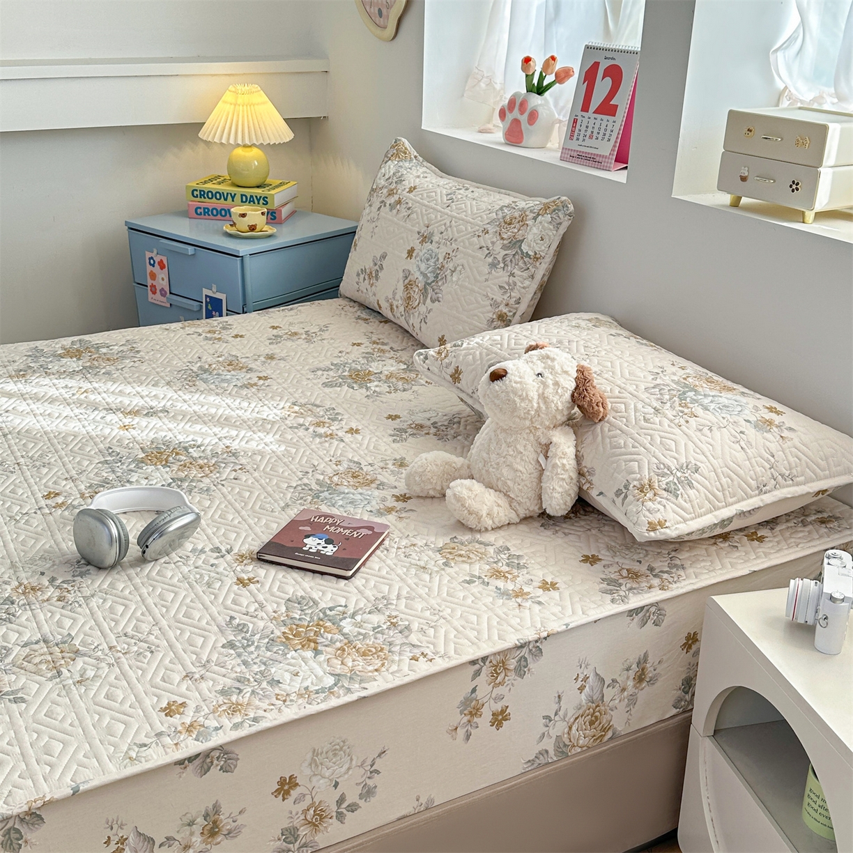 91家纺网 家纺一手货源 找家纺 忘忧草 2026新款清新简约全棉印花夹棉床笠 花影呢喃-咖