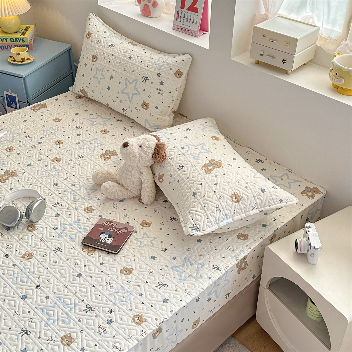 91家纺网 家纺一手货源 找家纺 忘忧草 2026新款清新简约全棉印花夹棉床笠 小熊天文馆