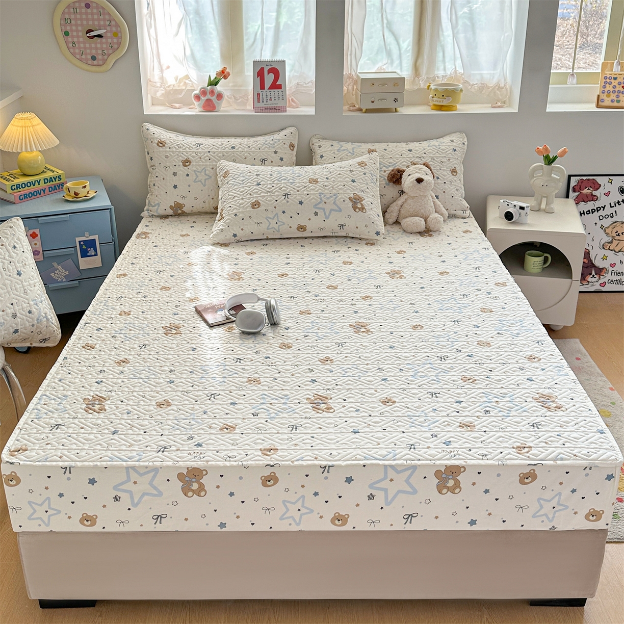 91家纺网 家纺一手货源 找家纺 忘忧草 2026新款清新简约全棉印花夹棉床笠 小熊天文馆