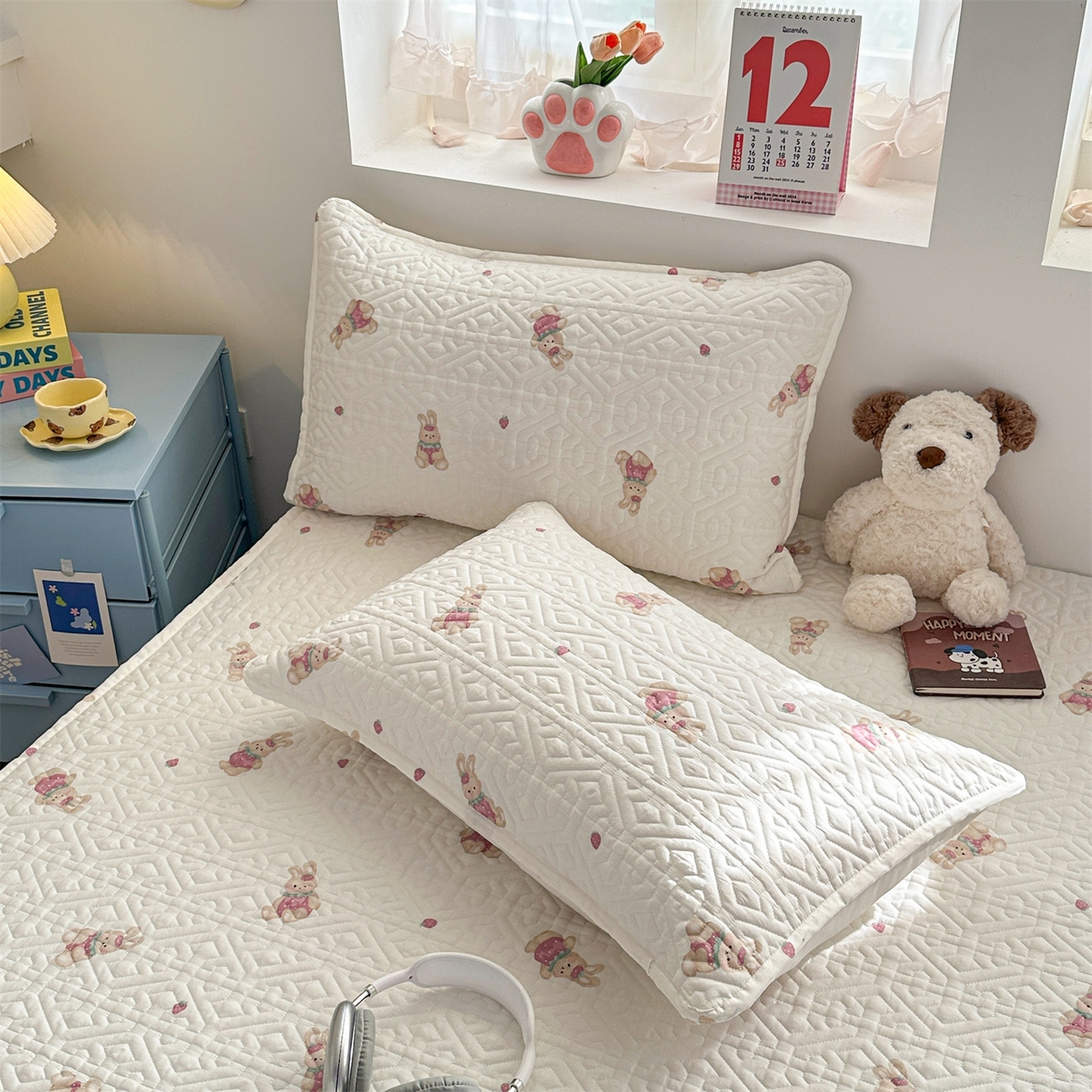 91家纺网 家纺一手货源 找家纺 忘忧草 2026新款清新简约全棉印花夹棉床笠 莓园兔兔