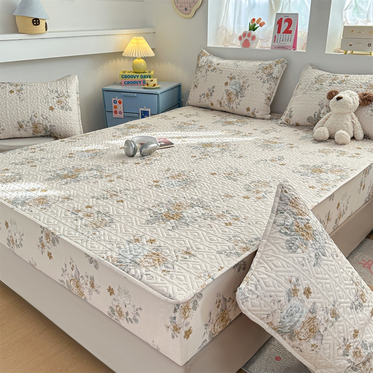 91家纺网 家纺一手货源 找家纺 忘忧草 2026新款清新简约全棉印花夹棉床笠 花影呢喃-咖