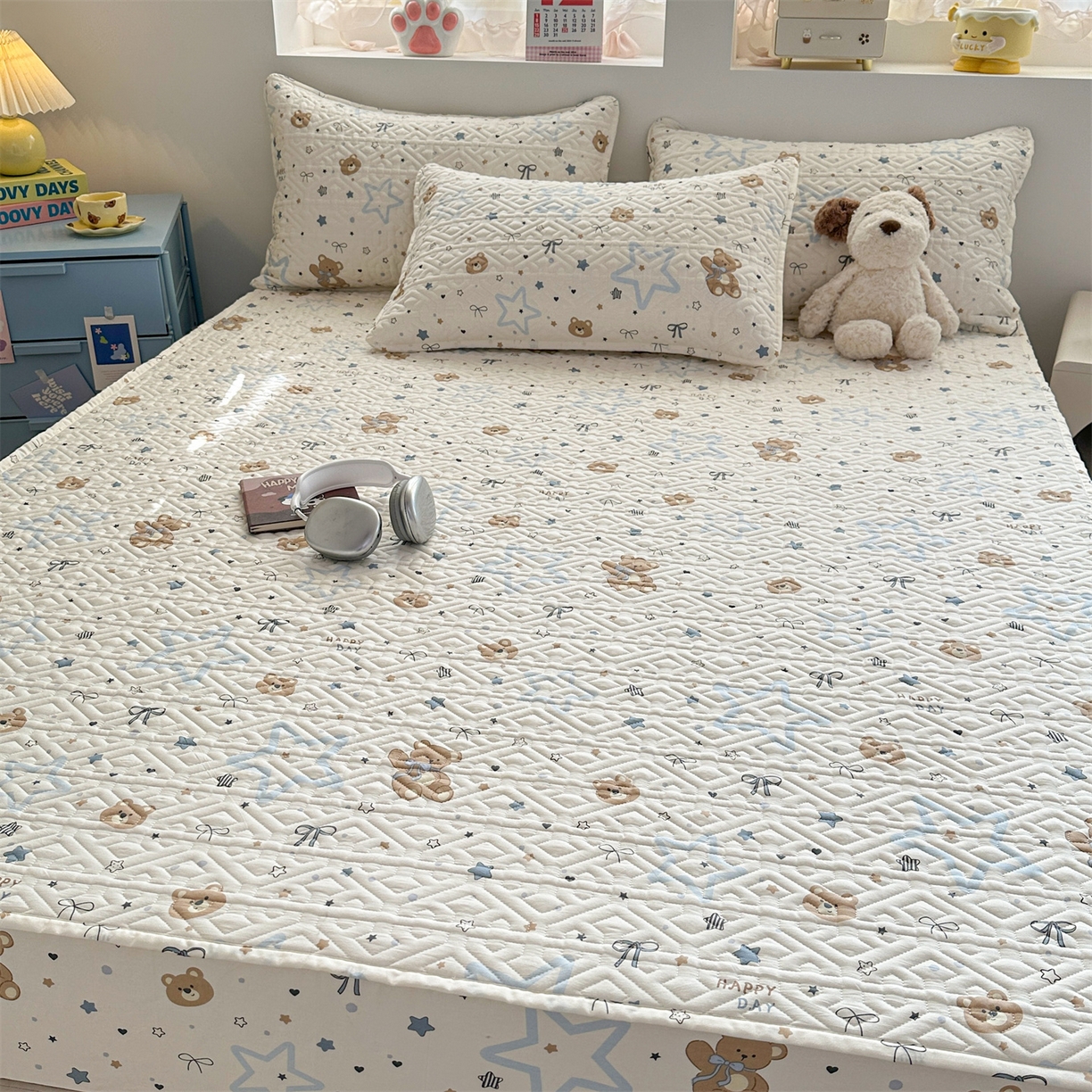 91家纺网 家纺一手货源 找家纺 忘忧草 2026新款清新简约全棉印花夹棉床笠 小熊天文馆