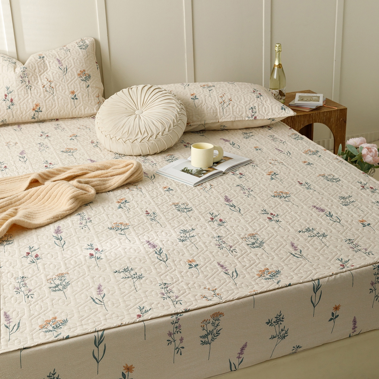 91家纺网 家纺一手货源 找家纺 忘忧草 2026新款清新简约全棉印花夹棉床笠 四季予你